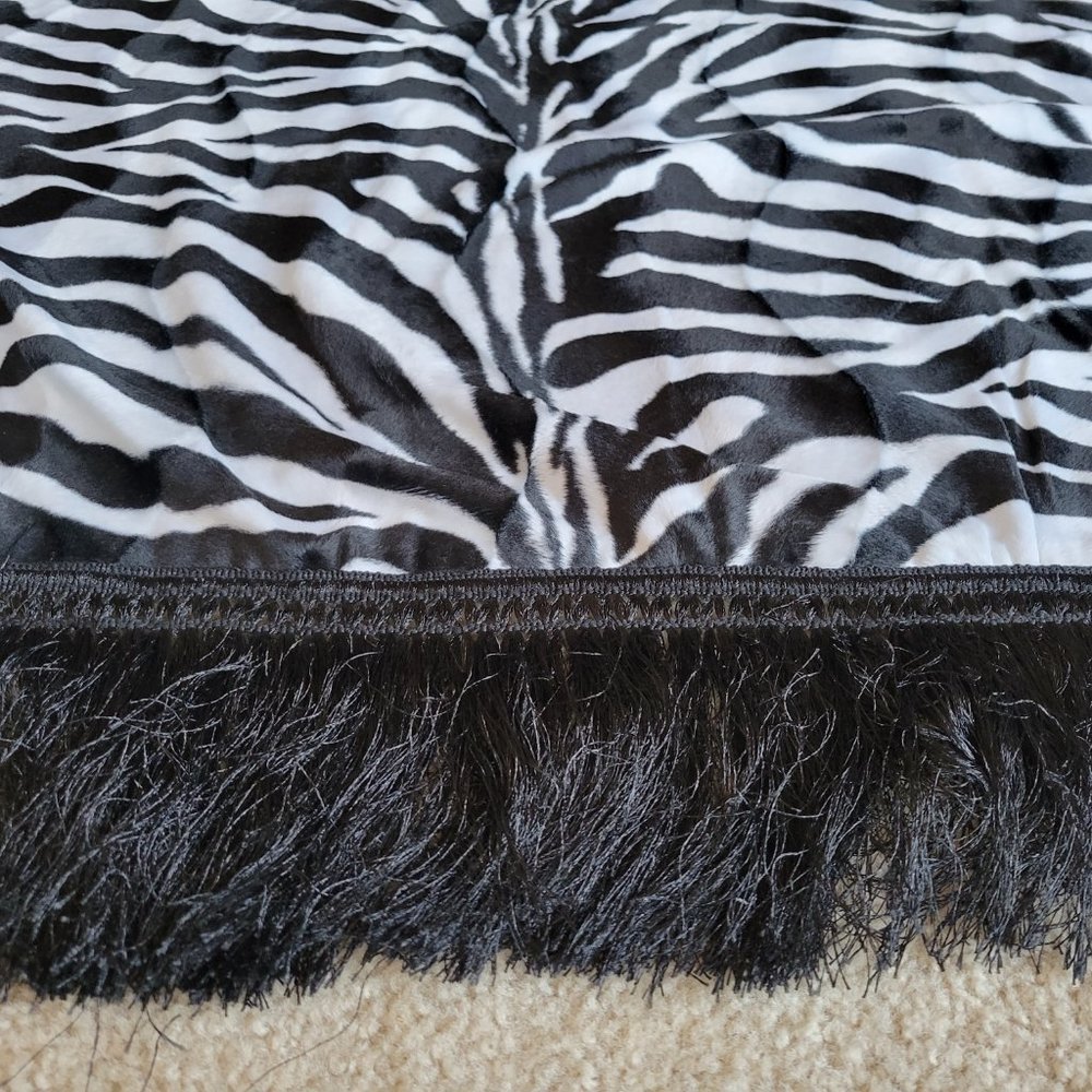 NWOT Plush velvety zebra print throw blanket with fringe - Picture 4 of 6